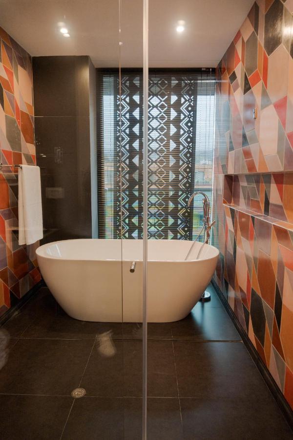 Hotel V1501 Pasto Exterior photo A freestanding bathtub